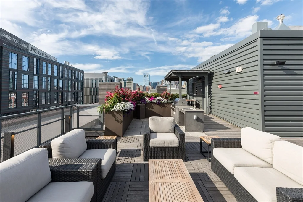 32 Traveler St, South End