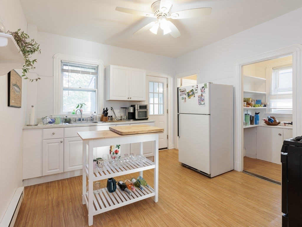 13 Oxford Ave, Belmont