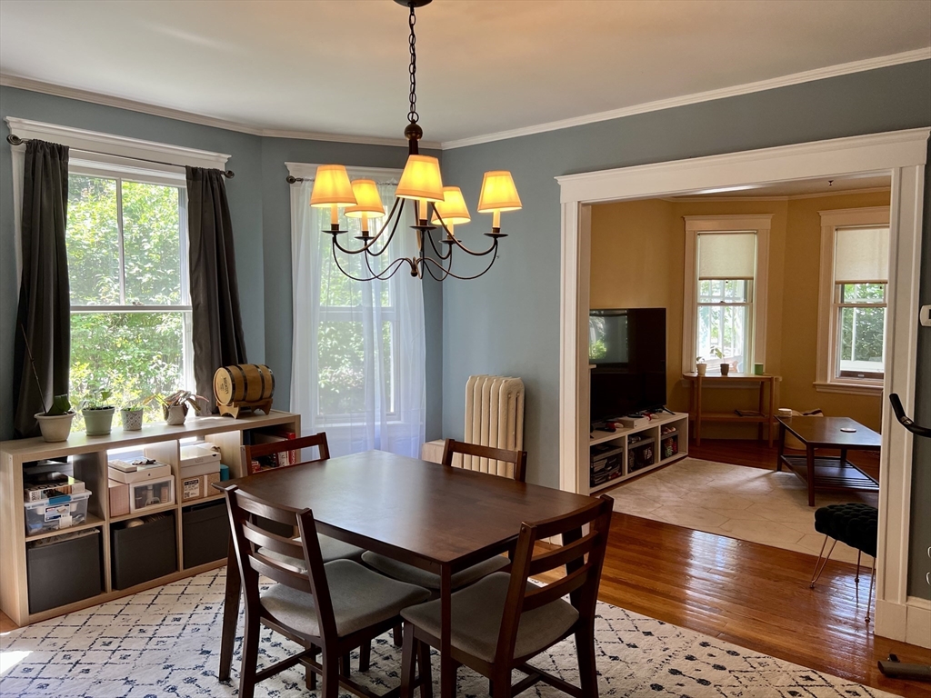 52 Mount Vernon St, Arlington Heights