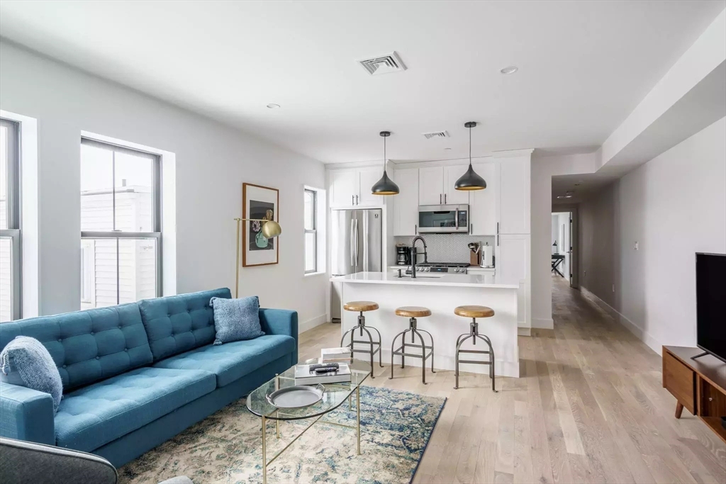 631 Saratoga St, East Boston