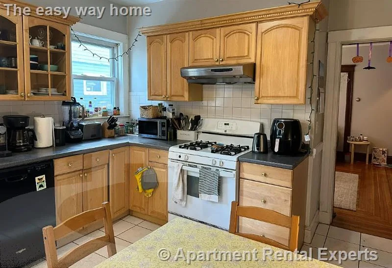 183 College Ave, Davis Square