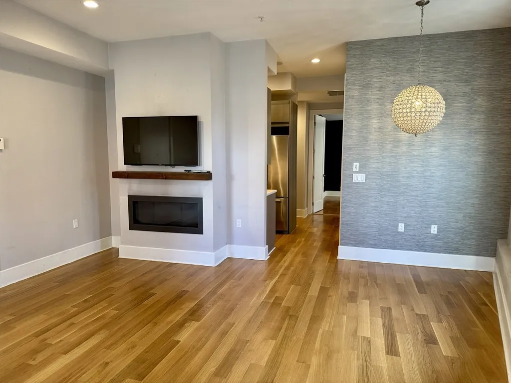 5 Mohawk St, South Boston