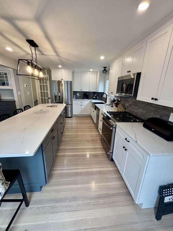 86 Manomet Ave, Hull