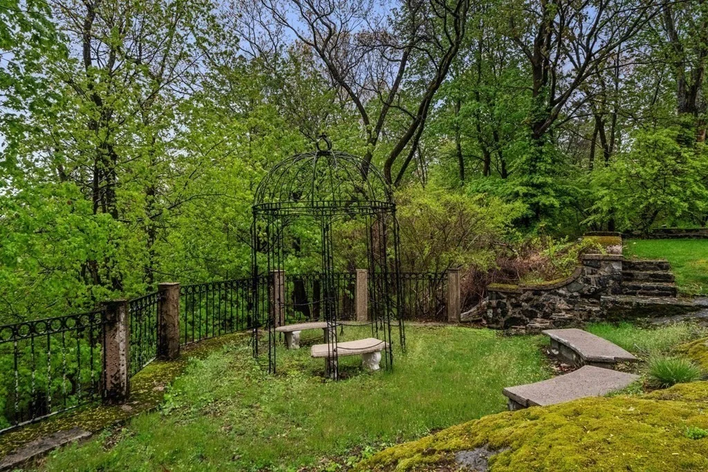 12 Summit Rd, Lexington