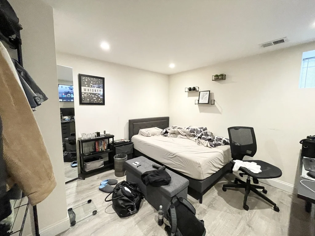 21 Iroquois, Mission Hill