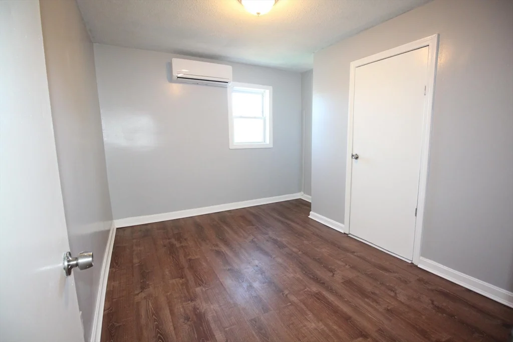 522 Slade T, Fall River