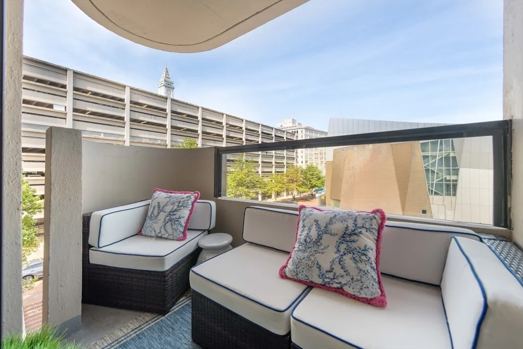 85 E India Row, Waterfront