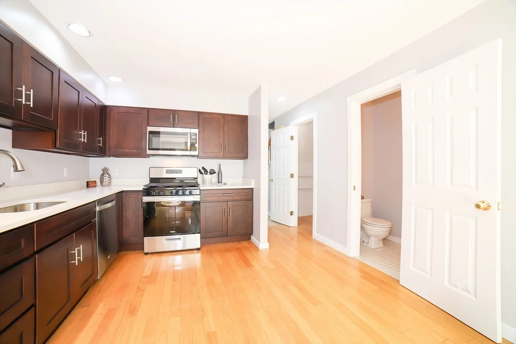 64 Camelot Dr, Tatnuck