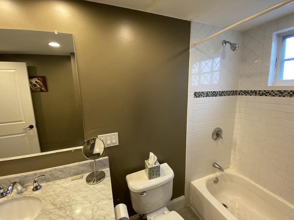 15 Oakdale St, Jamaica Plain