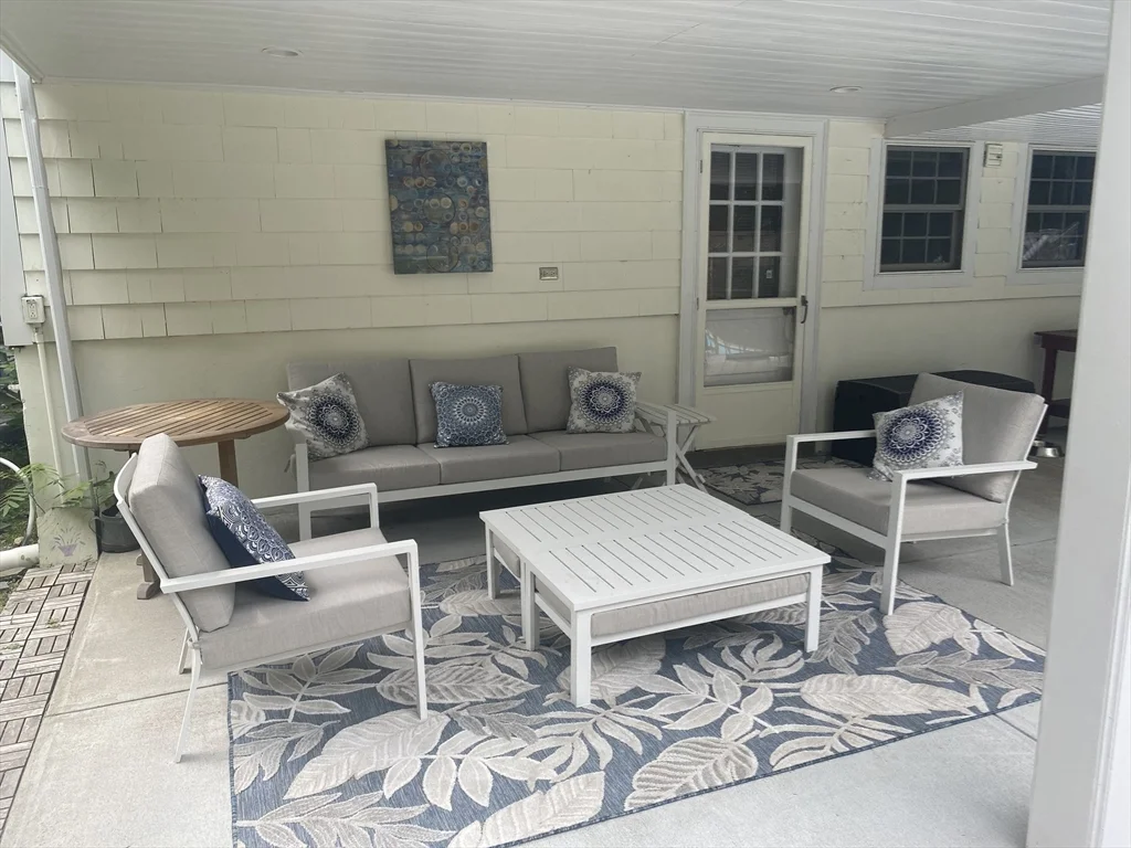 97 Walnut St, Natick