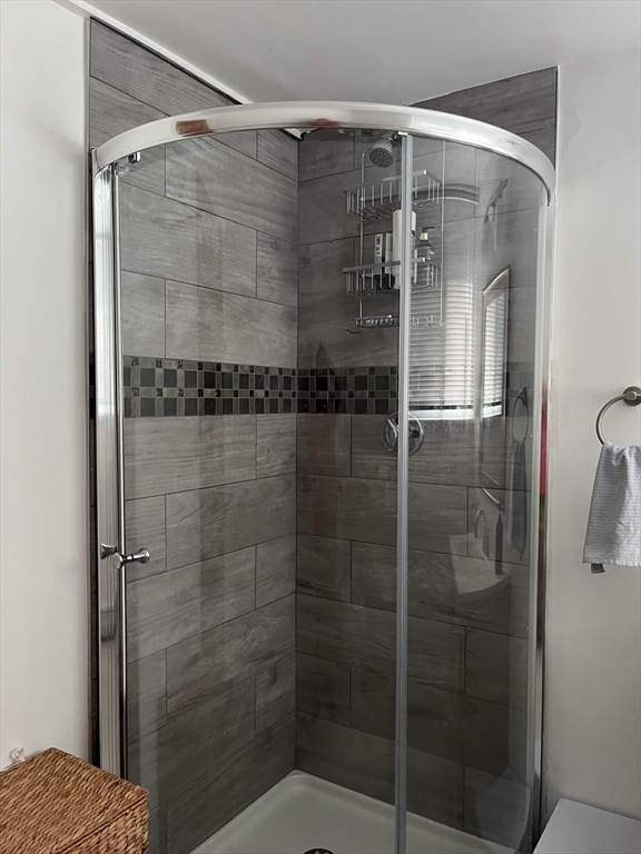 16 Foster Rd, Lexington