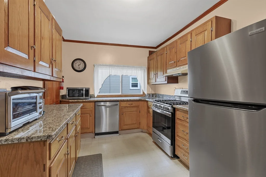 32 Beloit Rd, The Manor