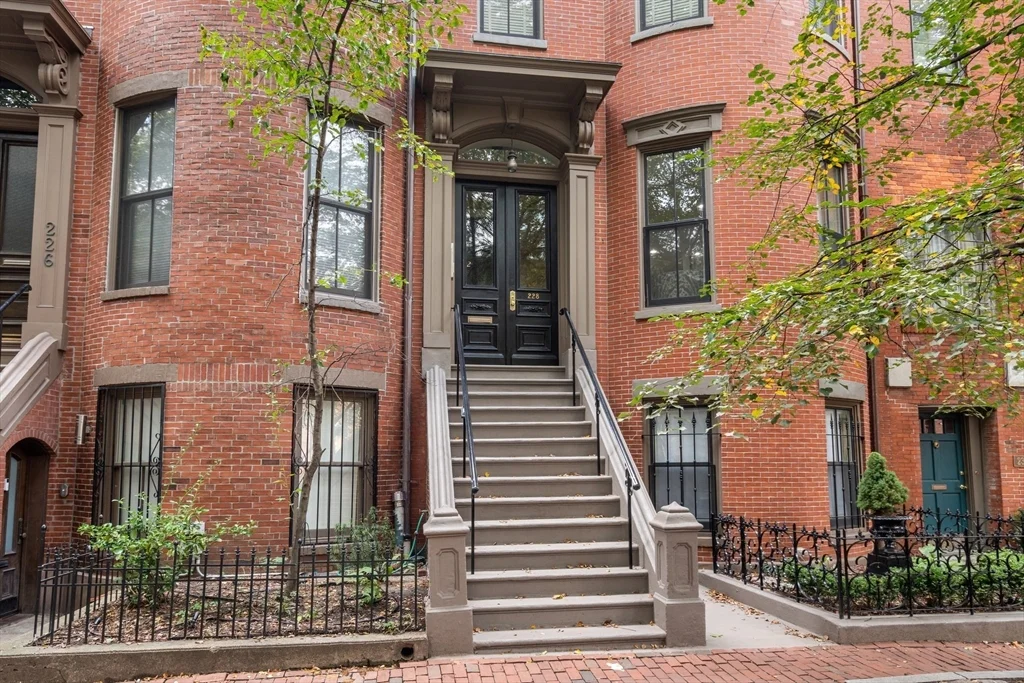 228 W Canton St, South End