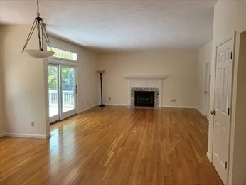 2399 Bay Rd, Sharon