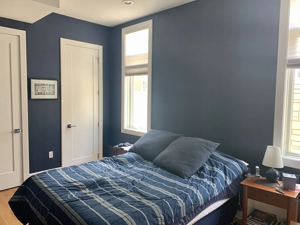 5 Mohawk St, South Boston