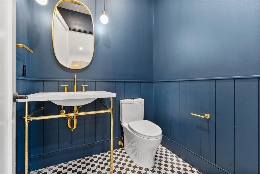 1114 Beacon St, Newton Center