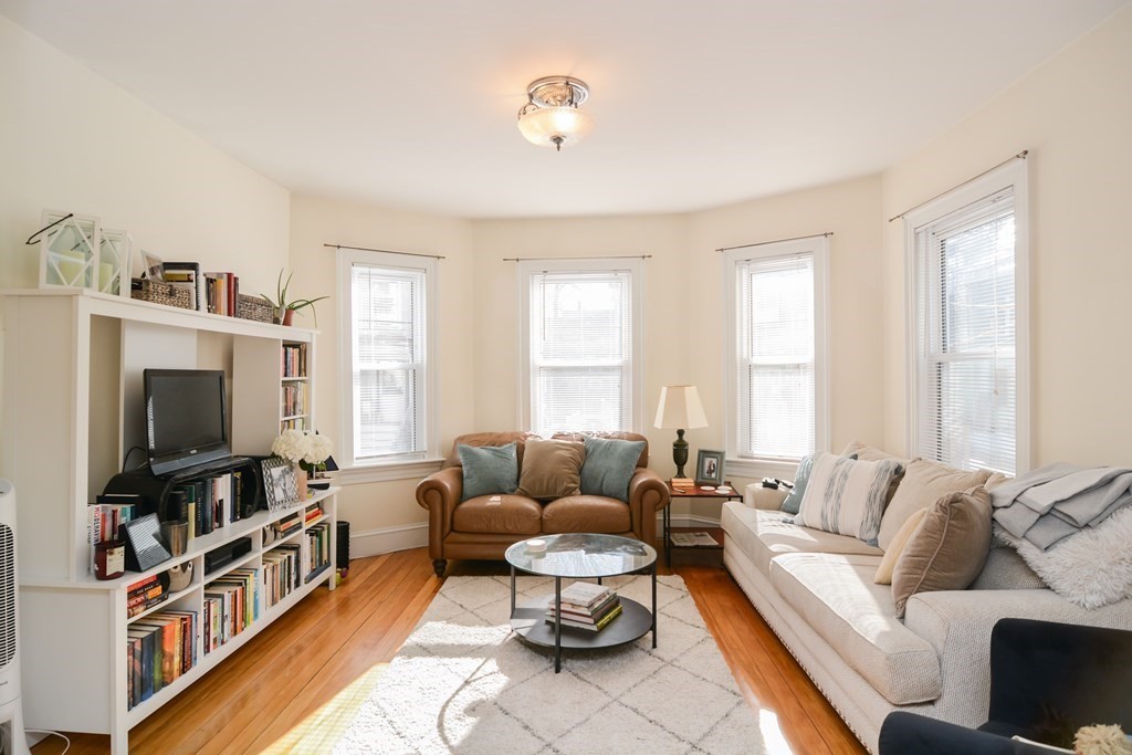 17 Athens St, Riverside