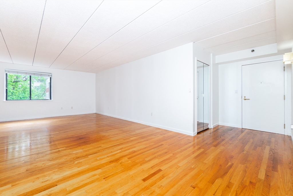 1933 Commonwealth Ave, Brighton