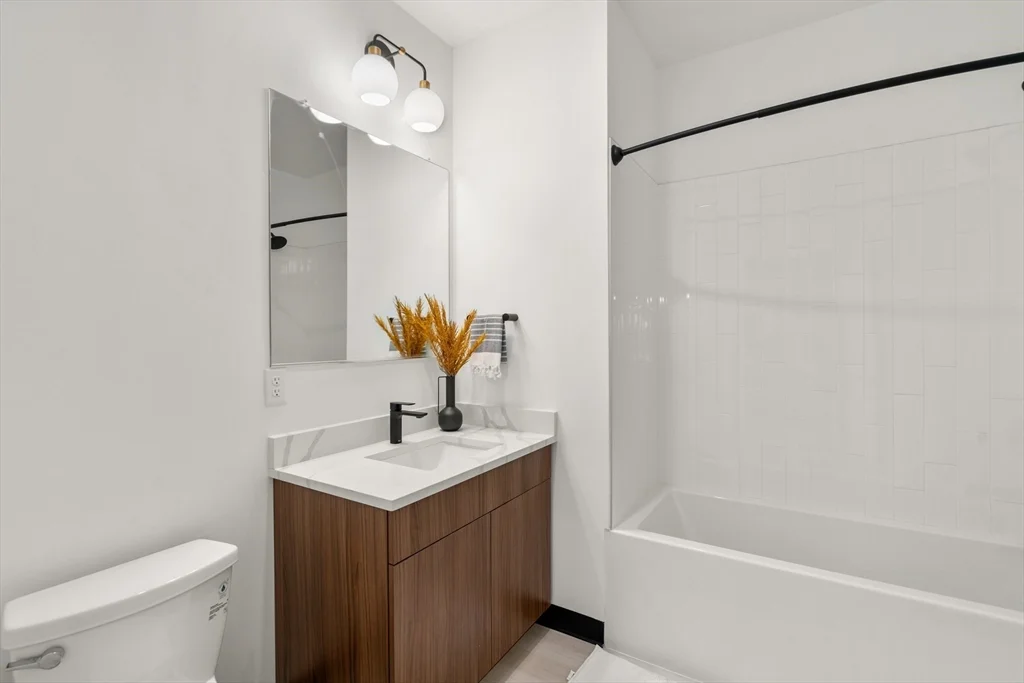 600 Broadway, Everett