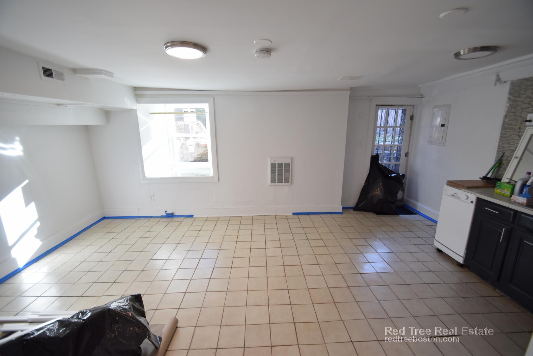 682 Parker St, Mission Hill