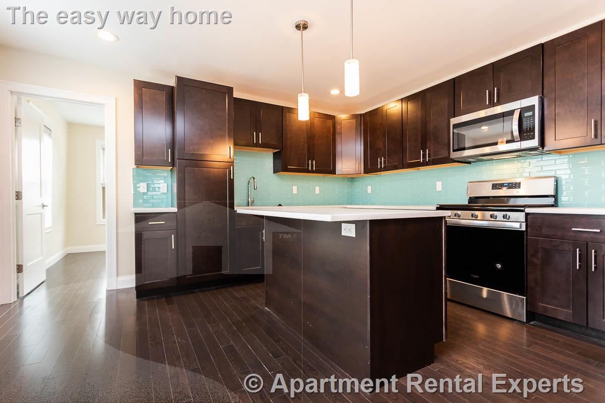 476 Fulton St, Medford Square