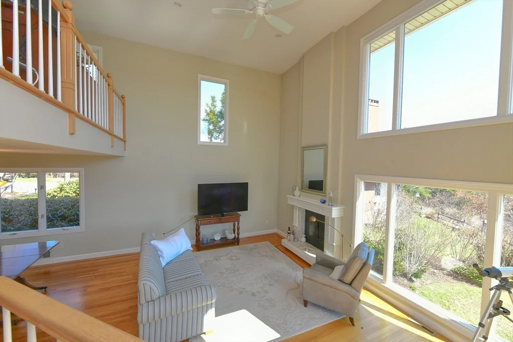 4 Bittersweet Ln, Buzzards Bay