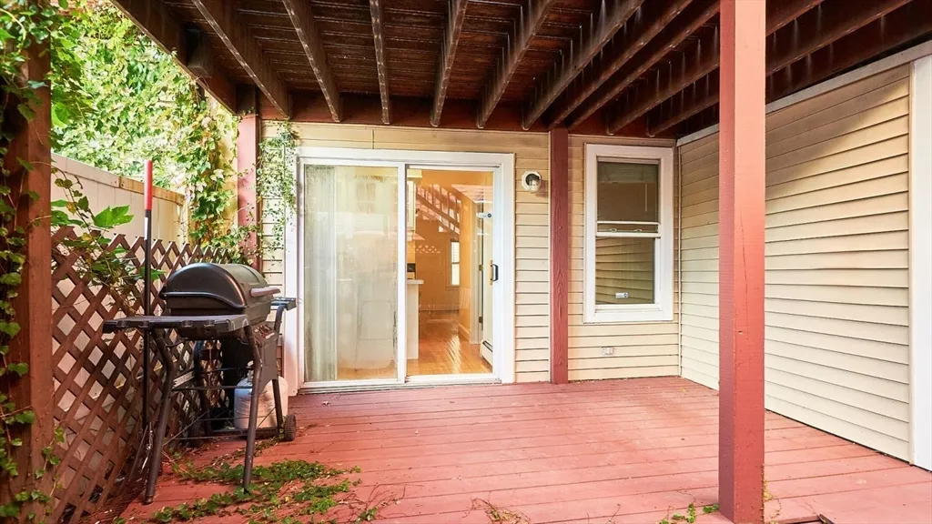 2 Bay State Pl, South Boston