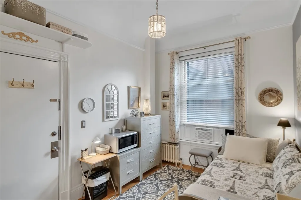 290 Commonwealth Ave, Back Bay