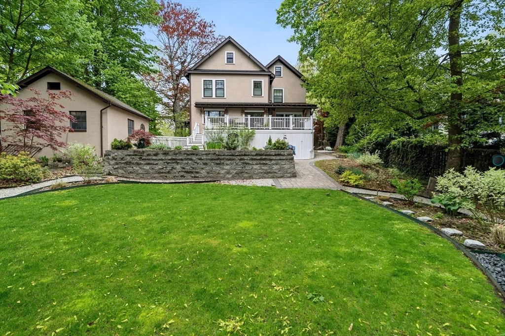 21 Clover St, Belmont