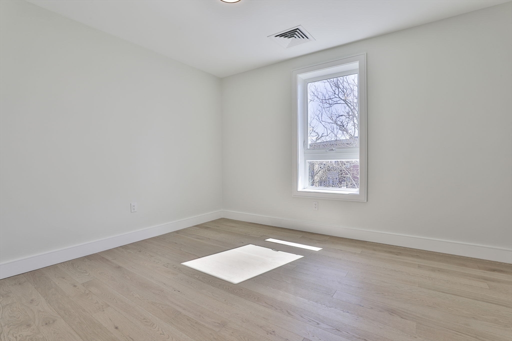 301 Border St, East Boston