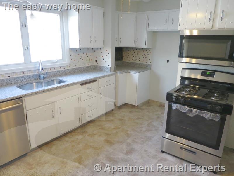 38 Sterling St, Tufts