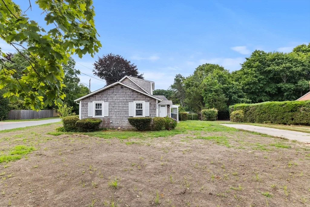 405 Sandwich Rd, East Falmouth