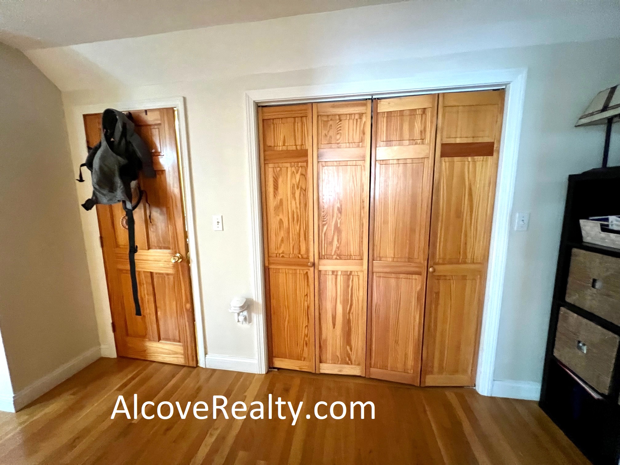 24 Burnham St, Tufts