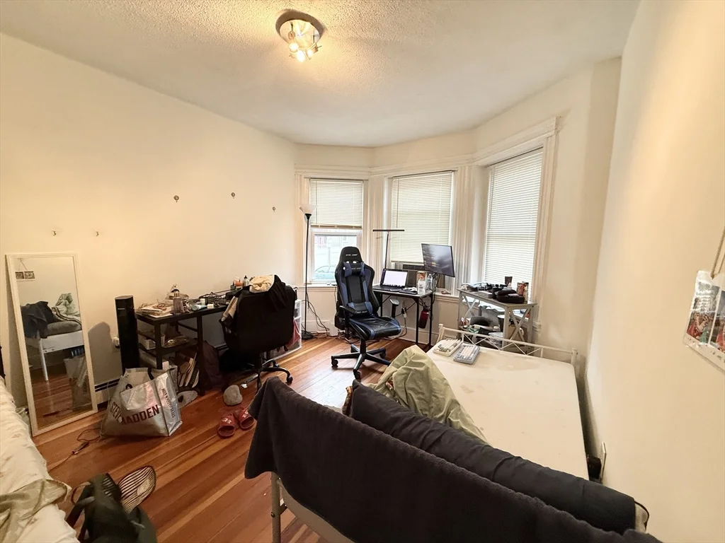 8 Wave Ave, Dorchester