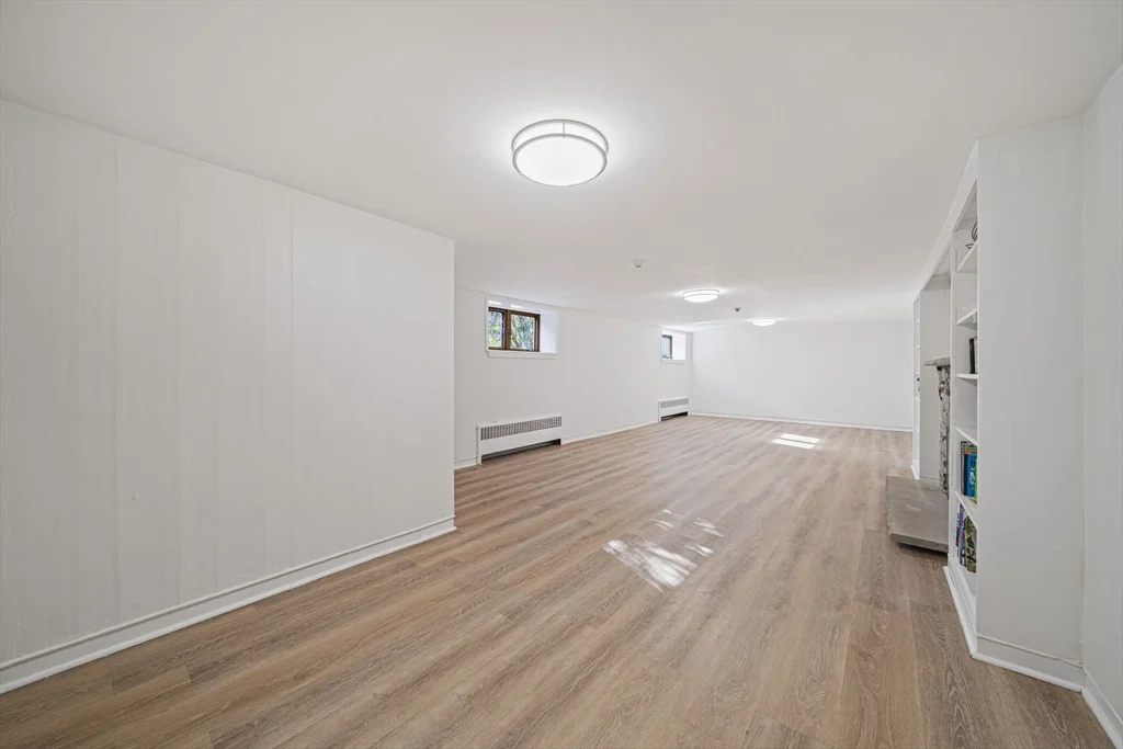 66 Roosevelt Rd, Newton