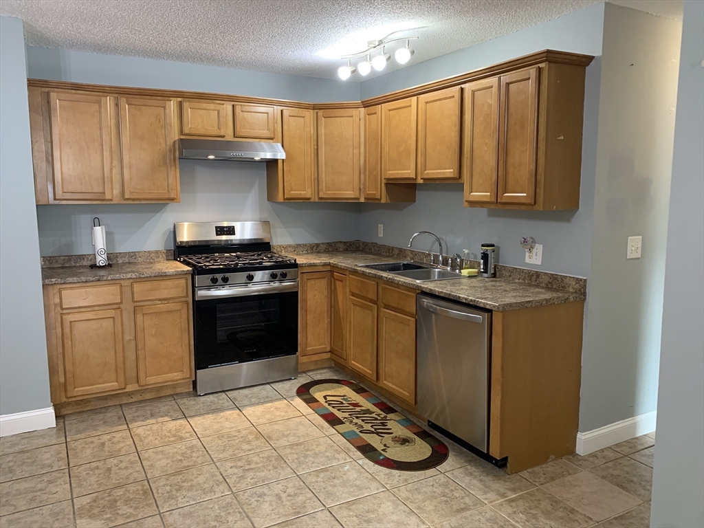 260 Fountain St, Fall River