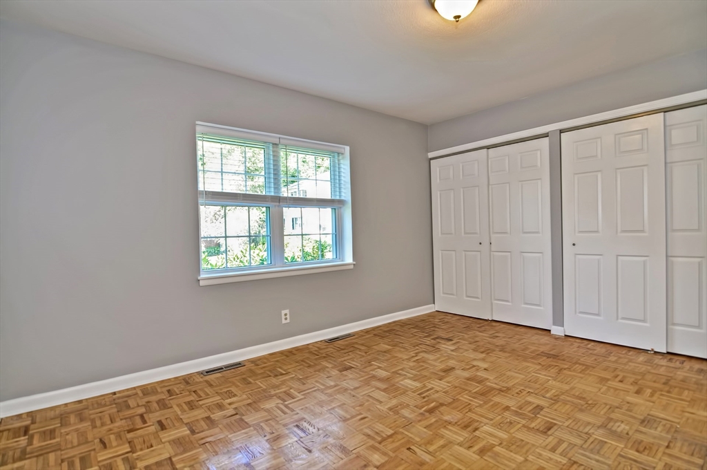 35 Lake Shore Ct, Brighton