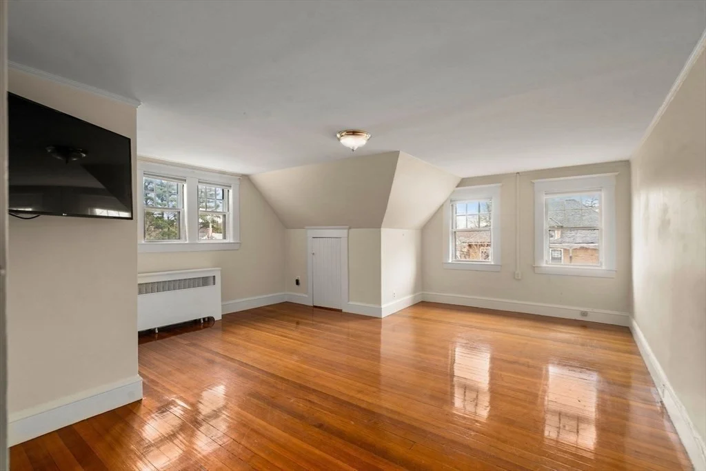 12 Leighton Rd, Wellesley