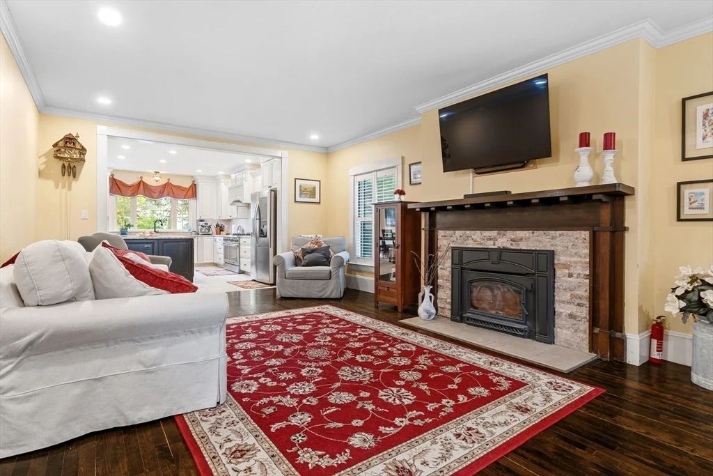 21 Clover St, Belmont