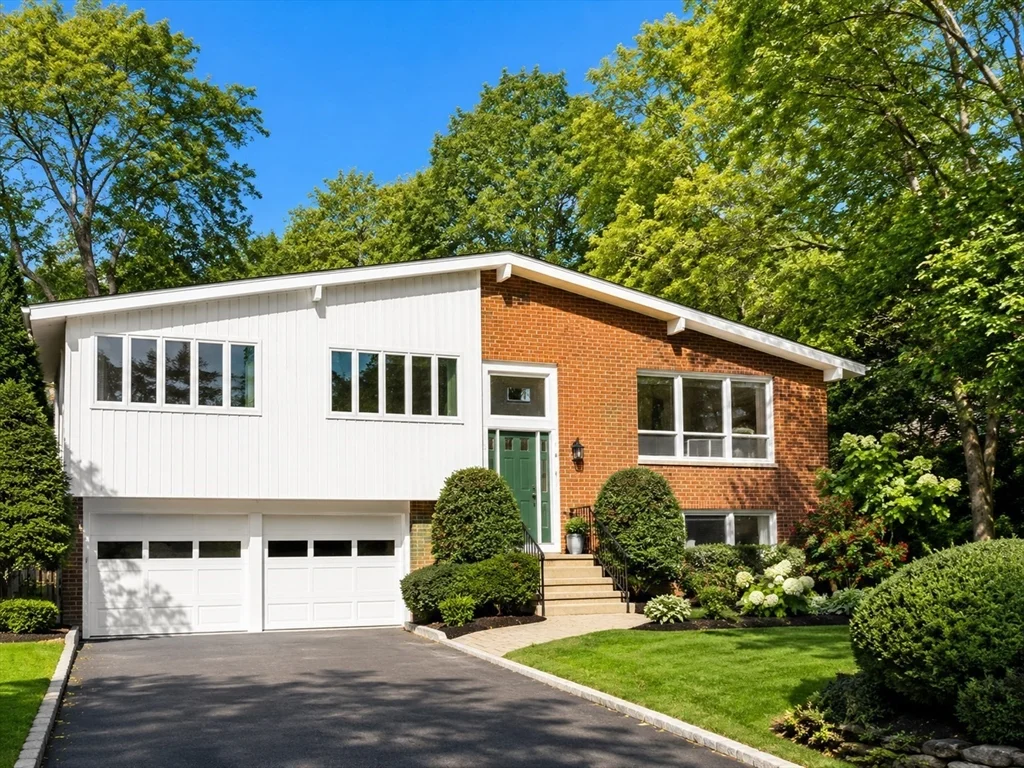 132 Brandeis Rd, Chestnut Hill