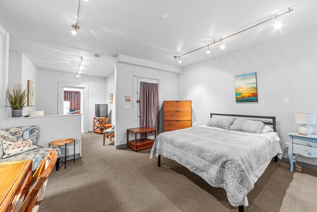 49 Charles St, Beacon Hill