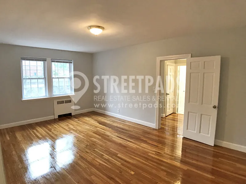 1151 Beacon St, Longwood