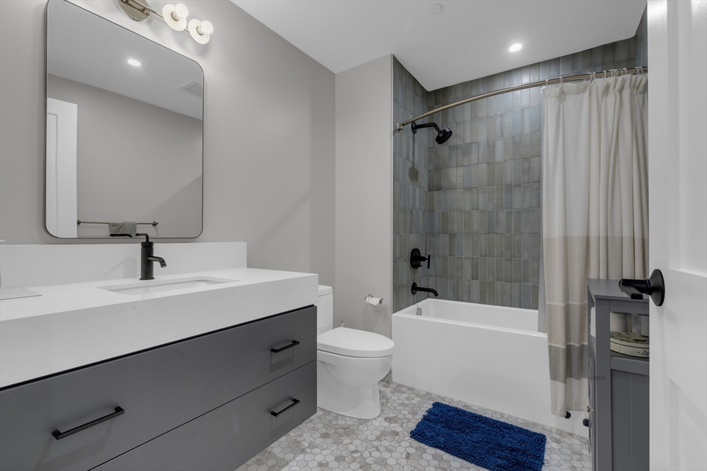 70 Leo Birmingham Pkwa, Brighton