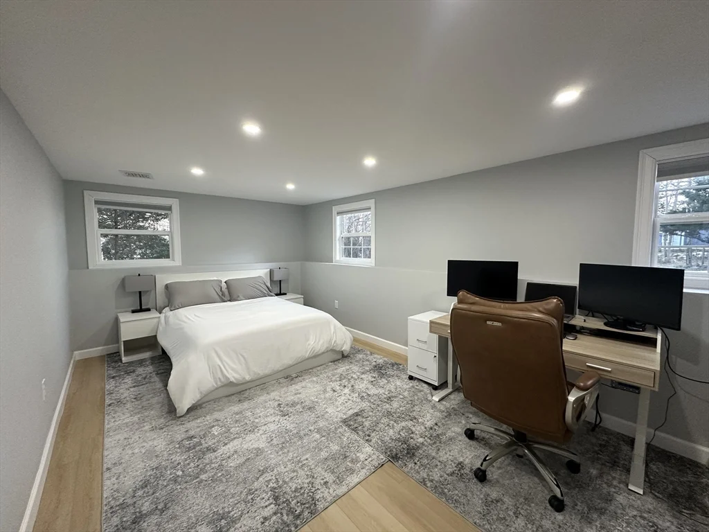 456 Parsonage St, Marshfield