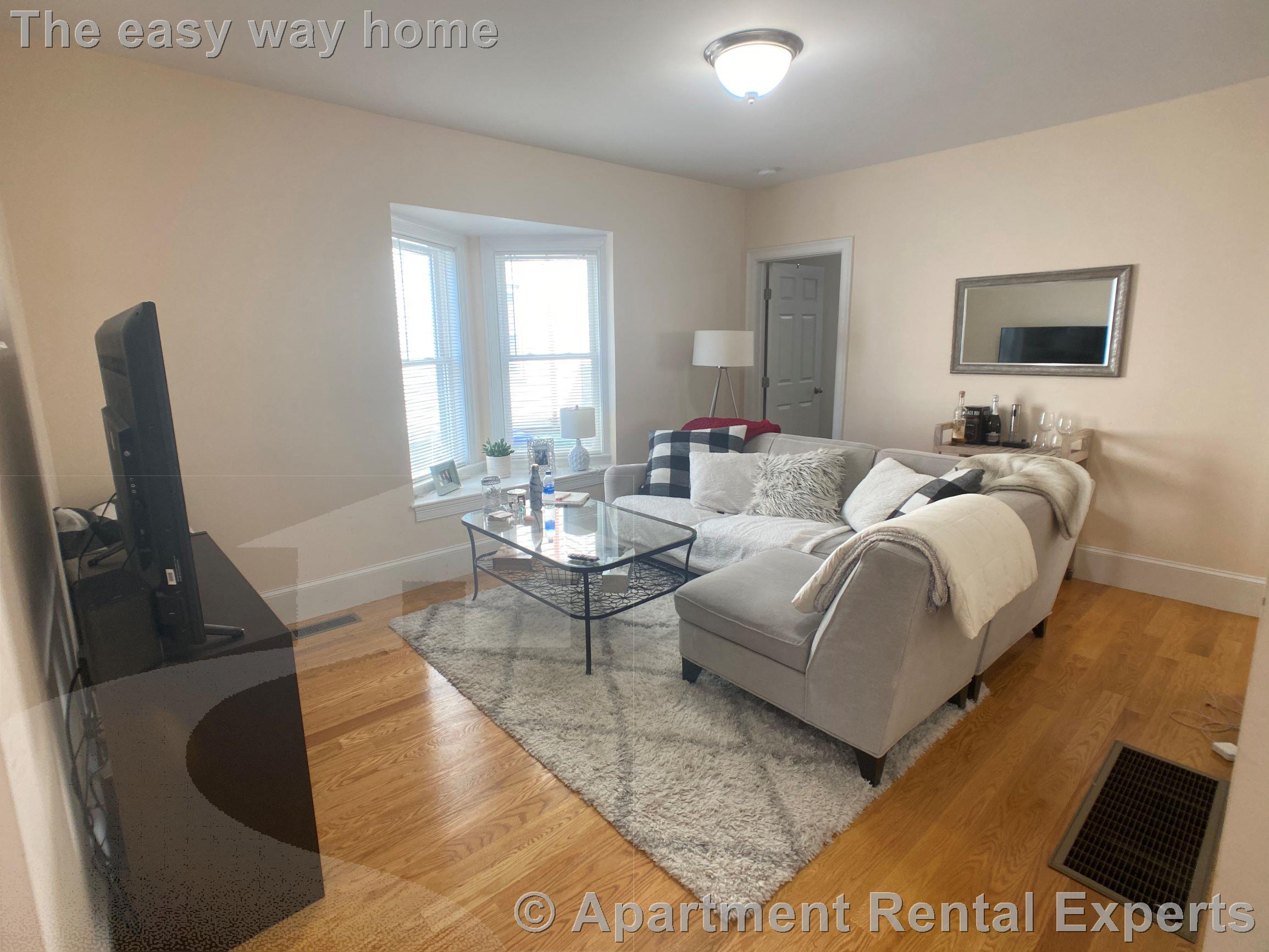 24 Willard Ave, Tufts