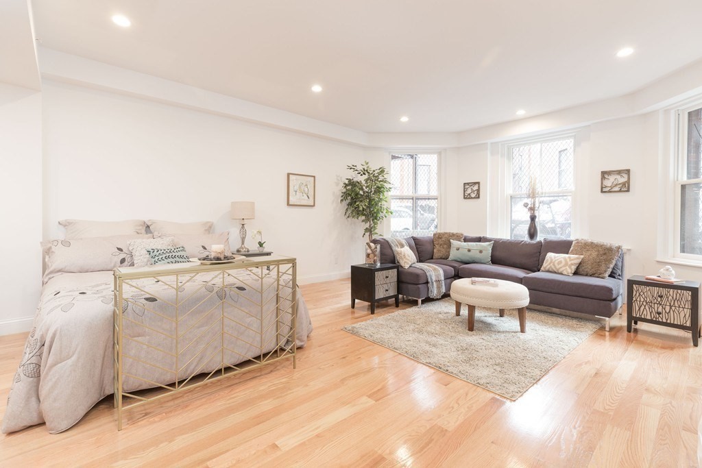 61 Commonwealth Ave, Back Bay