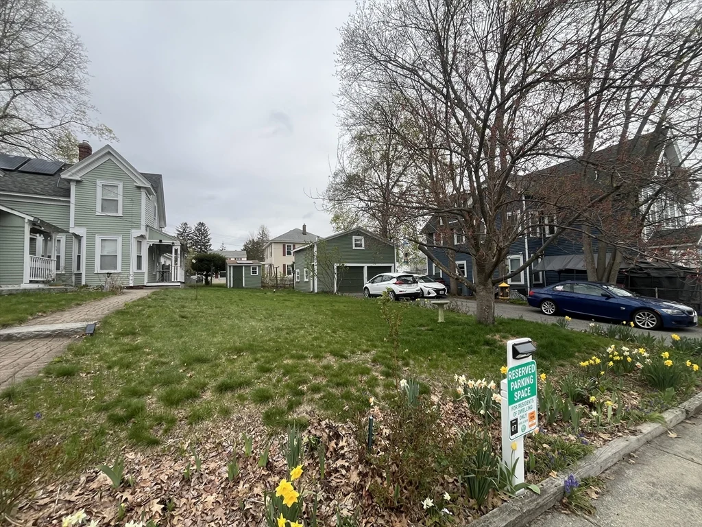 51 Jenness St, Lowell
