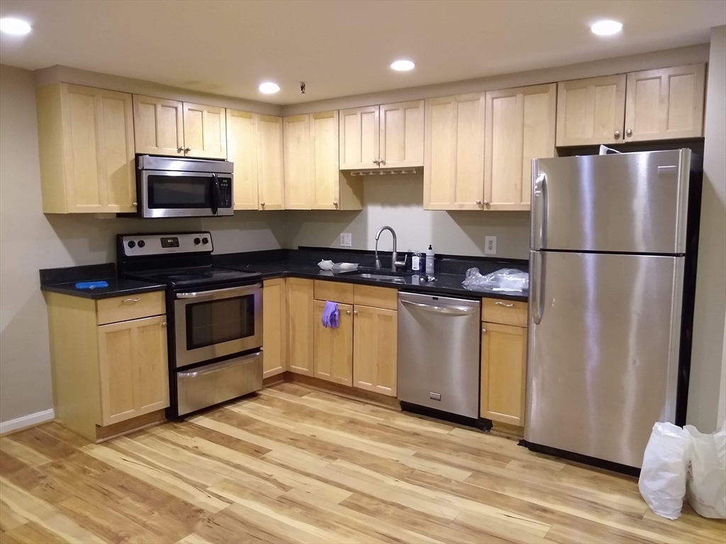 25 Saint Stephen St, Fenway