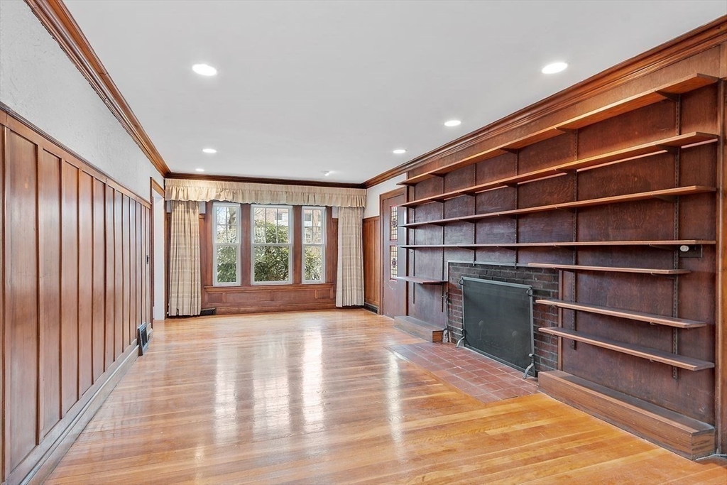 110 Leonard St, Belmont