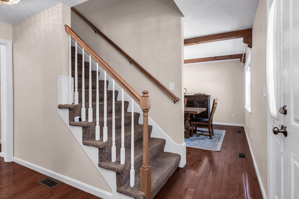 6 Gedney Dr, Peabody